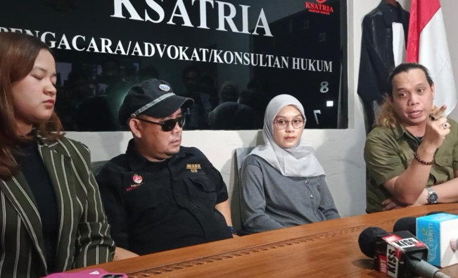 Ayu Chairun Nurisa (berhijab) mantan karyawan Ashanty. (FTNews/Raka)